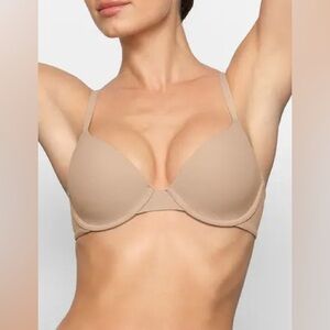 NWOT SKIMS Fits Everybody T-shirt Bra 38B